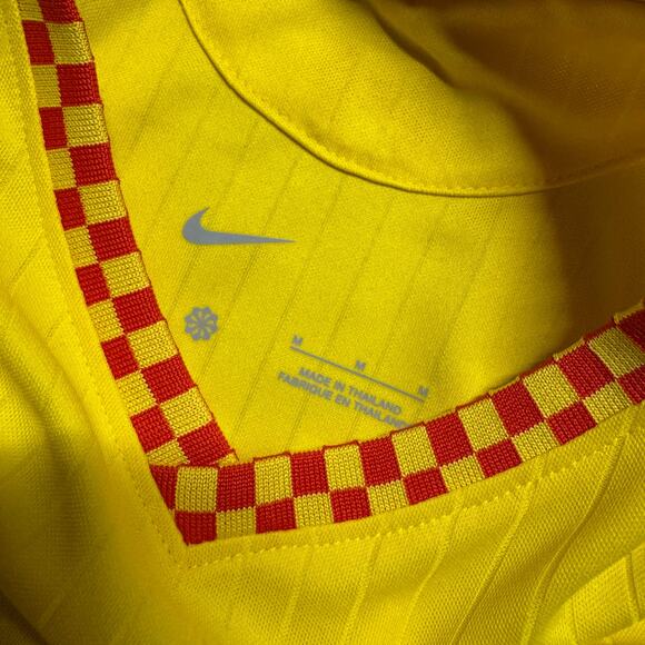 NWT Liverpool Nike 21/22 Away Entire Kit Jersey Shorts Socks Soccer Kids Size M - Picture 5 of 7